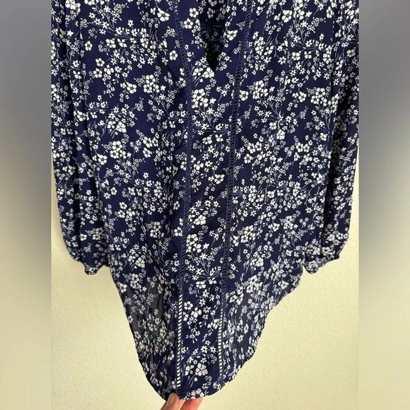 Collective Concepts Blue Floral Long Sleeve Flowy Top Size Small - Picture 3 of 12